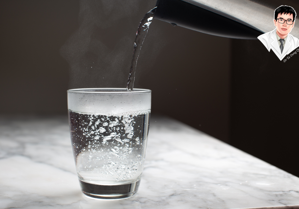 Súc miệng bằng nước muối ấm – Cách đơn giản mà hiệu quả để chữa viêm lợi ngay tại nhà.