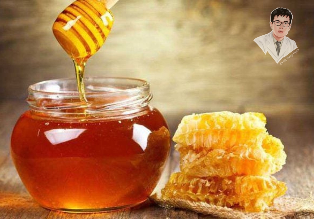 Mật ong – Bí quyết chăm sóc nướu răng tự nhiên! Giảm viêm, kháng khuẩn và giúp nướu khỏe mạnh hơn. Bạn đã thử chưa? Mật ong nguyên chất có công dụng kháng khuẩn, giúp làm dịu viêm nướu và hỗ trợ phục hồi vùng nướu bị tổn thương. Một phương pháp tự nhiên được nhiều người áp dụng.