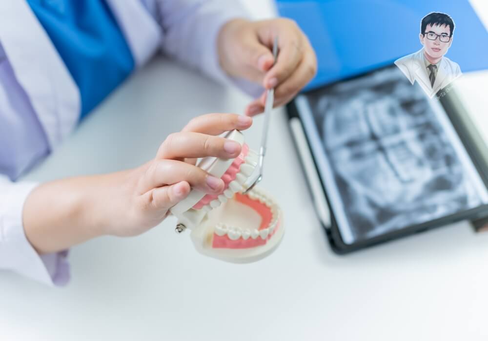 Chẩn đoán kỹ càng – bước đầu tiên quyết định thành công cho cấy ghép implant! Bác sĩ đang thăm khám và chụp phim Cone Beam CT trước khi lên kế hoạch cấy ghép implant – bước đầu tiên trong quy trình trồng răng implant.